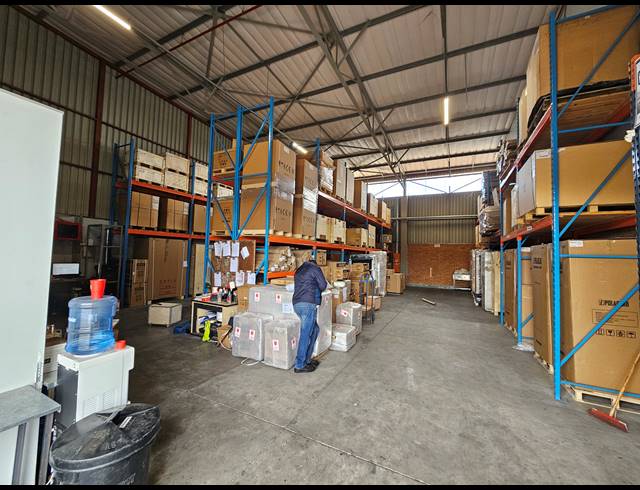 1,020M² FACTORY TO LET IN COSMO BUSINESS PARK